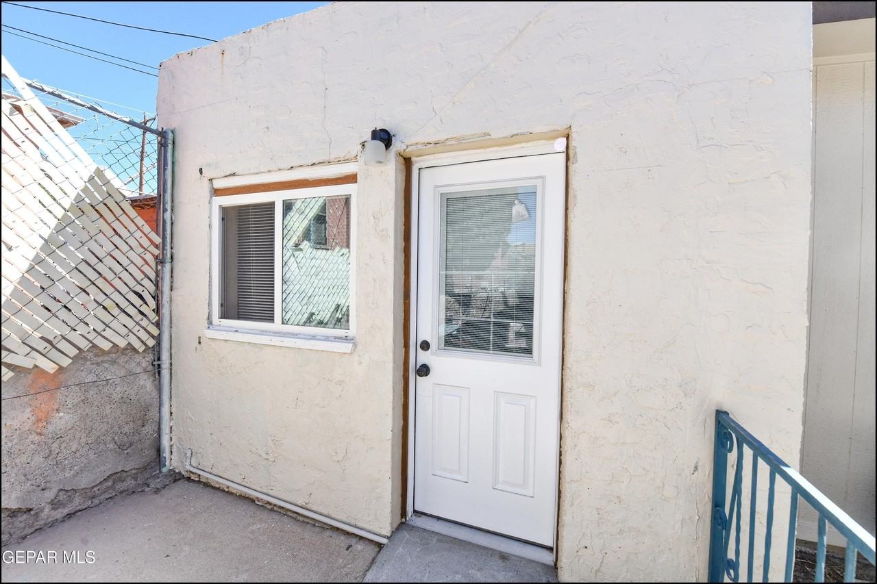 1212 N Laurel St #B - Photo 3 of 29
