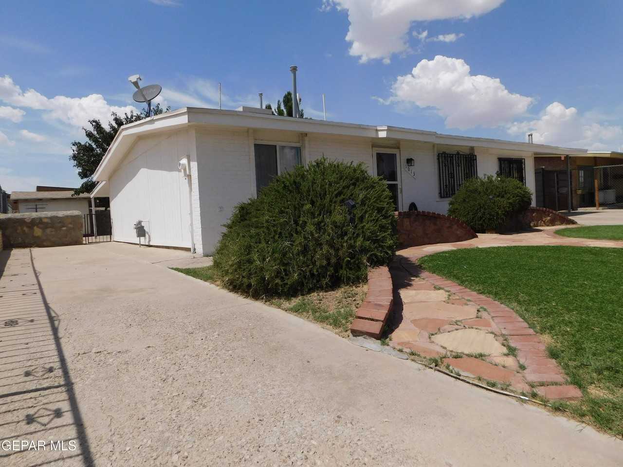 1013 Le Barron Rd - Photo 2 of 31