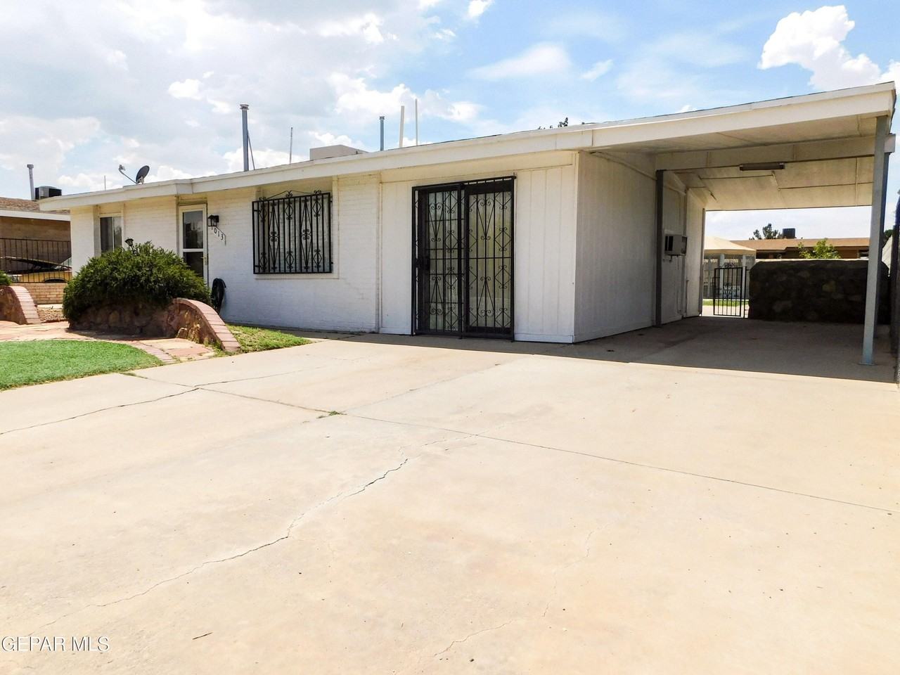 1013 Le Barron Rd - Photo 3 of 31