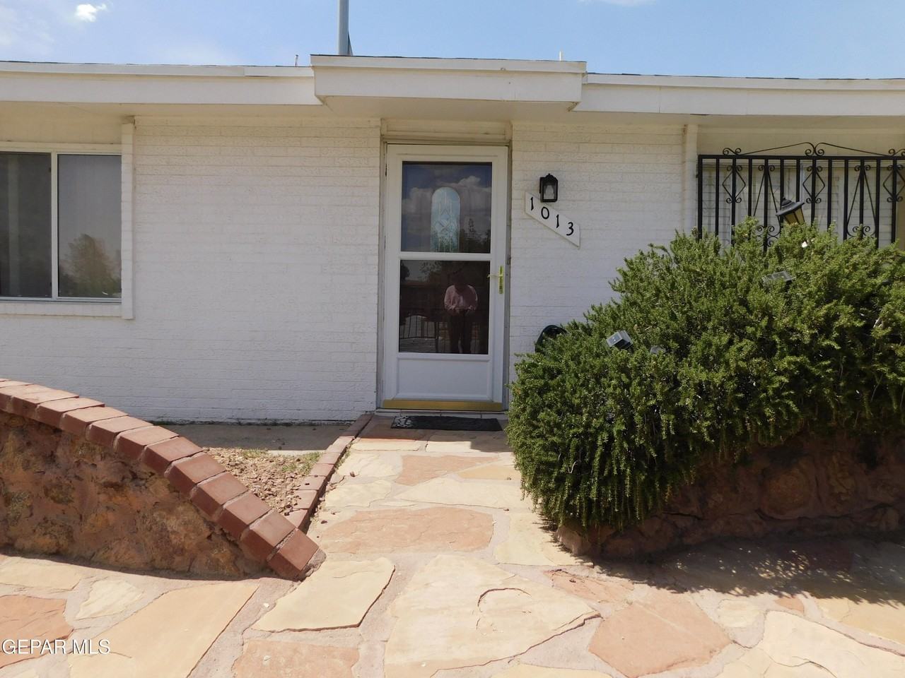 1013 Le Barron Rd - Photo 4 of 31