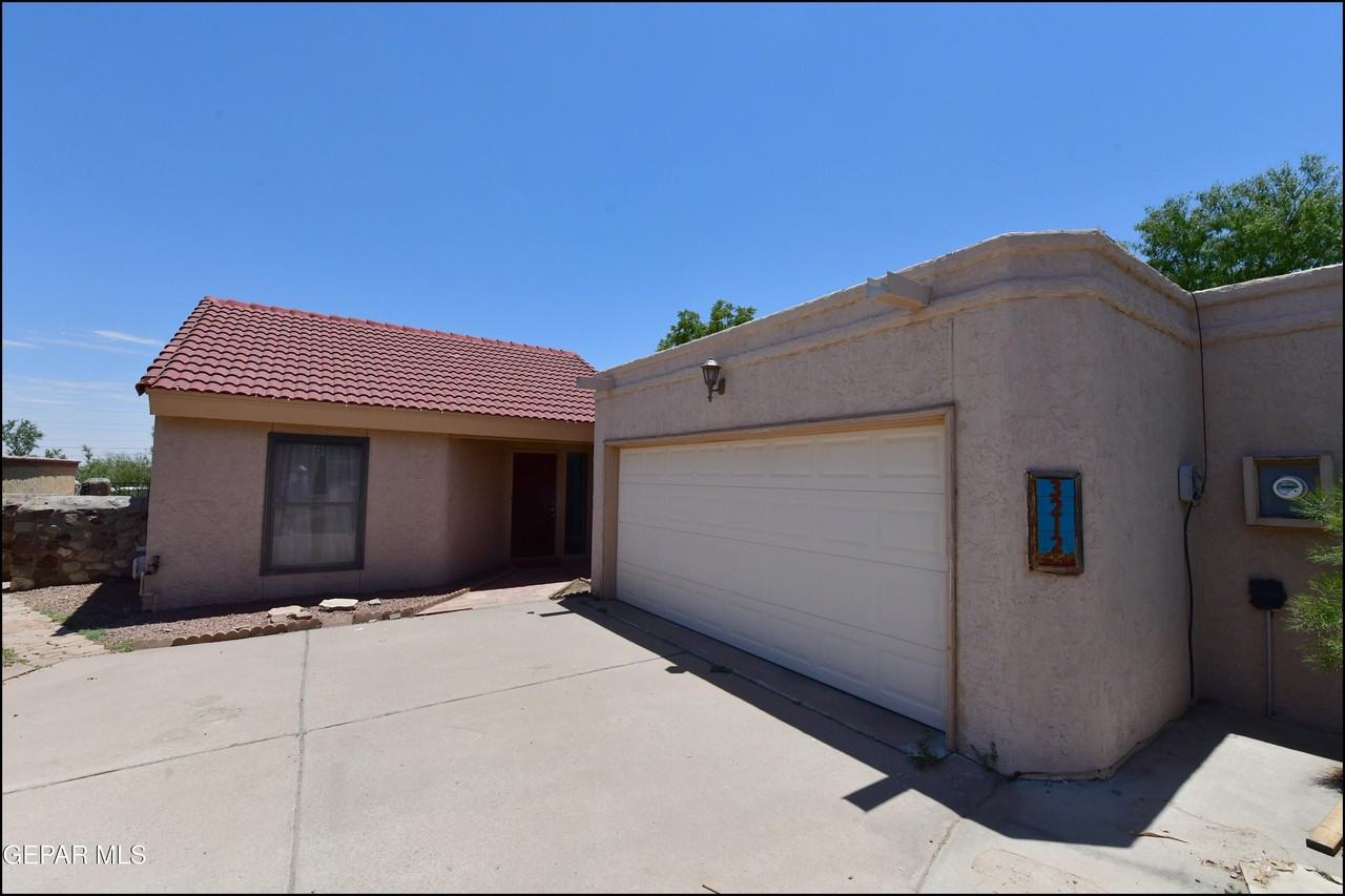 3212 Canyon Point Ln - Photo 2 of 50