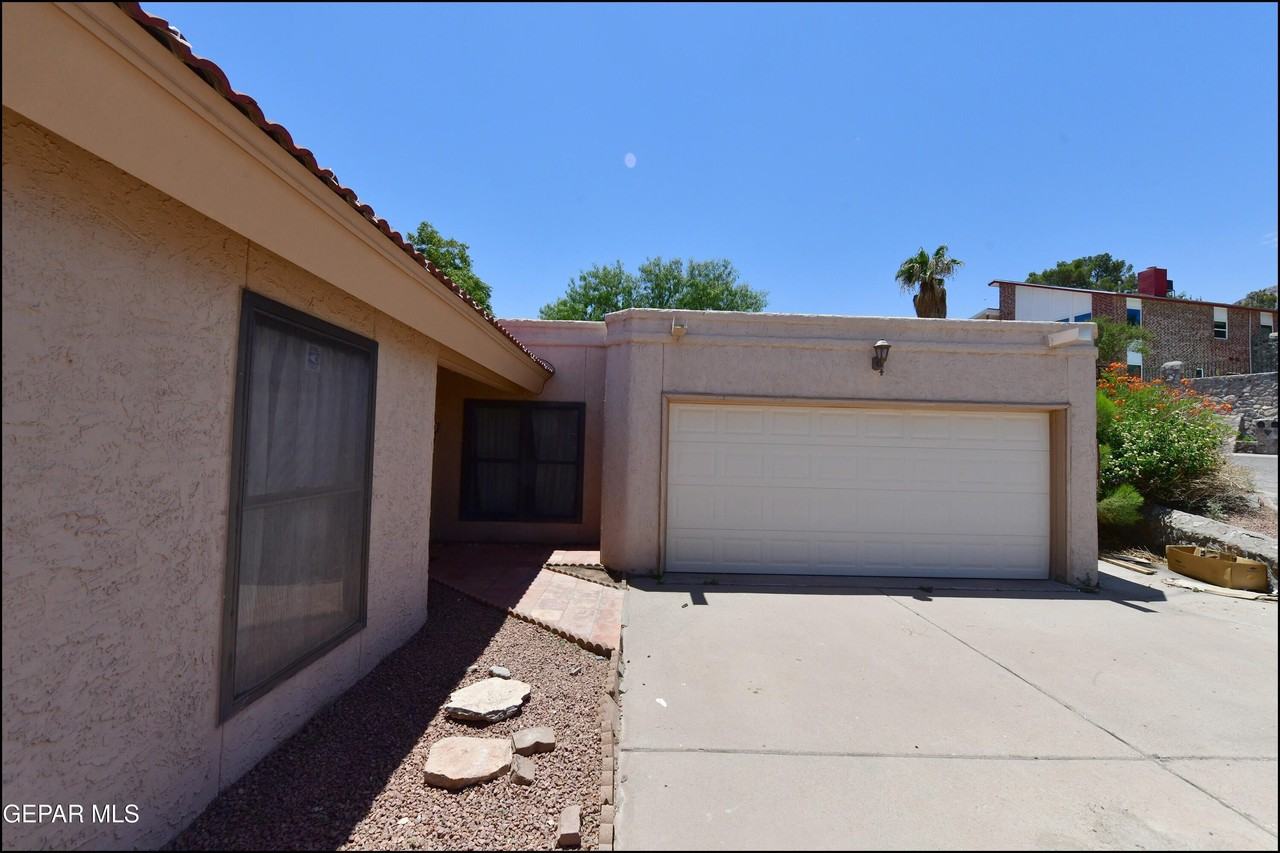 3212 Canyon Point Ln - Photo 3 of 50