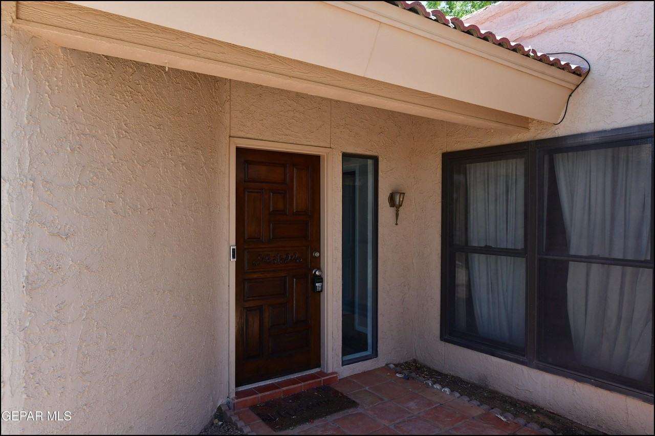 3212 Canyon Point Ln - Photo 4 of 50