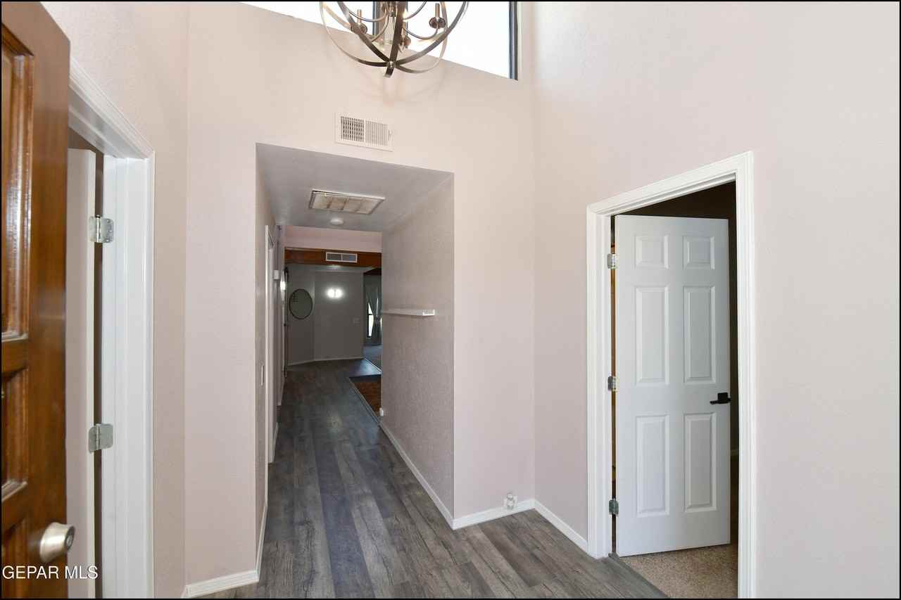 3212 Canyon Point Ln - Photo 5 of 50