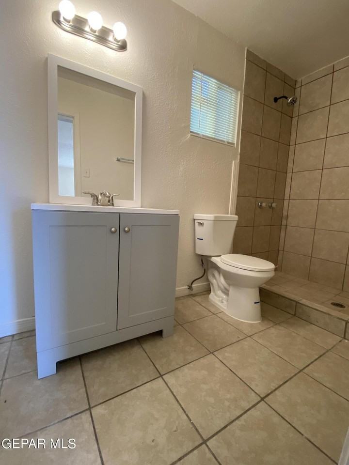 8919 Norton St #3 - Photo 4 of 7