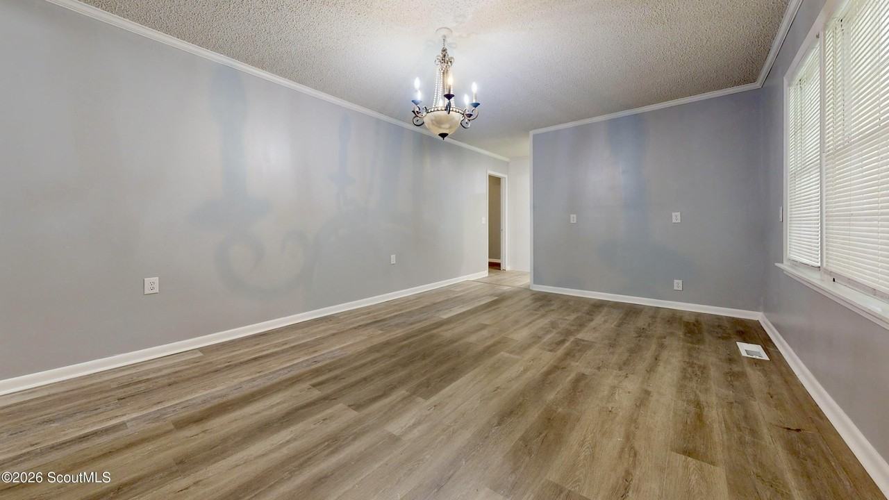 1001 Darling Ave - Photo 2 of 36
