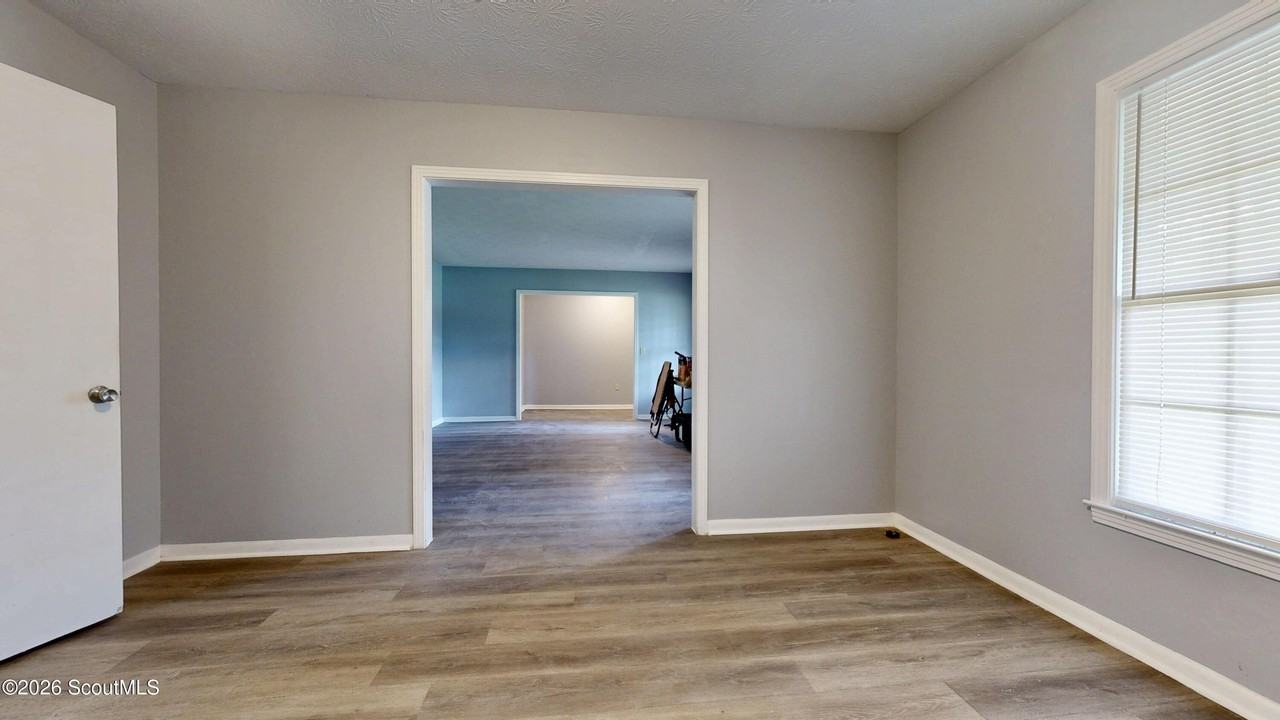 1001 Darling Ave - Photo 3 of 36