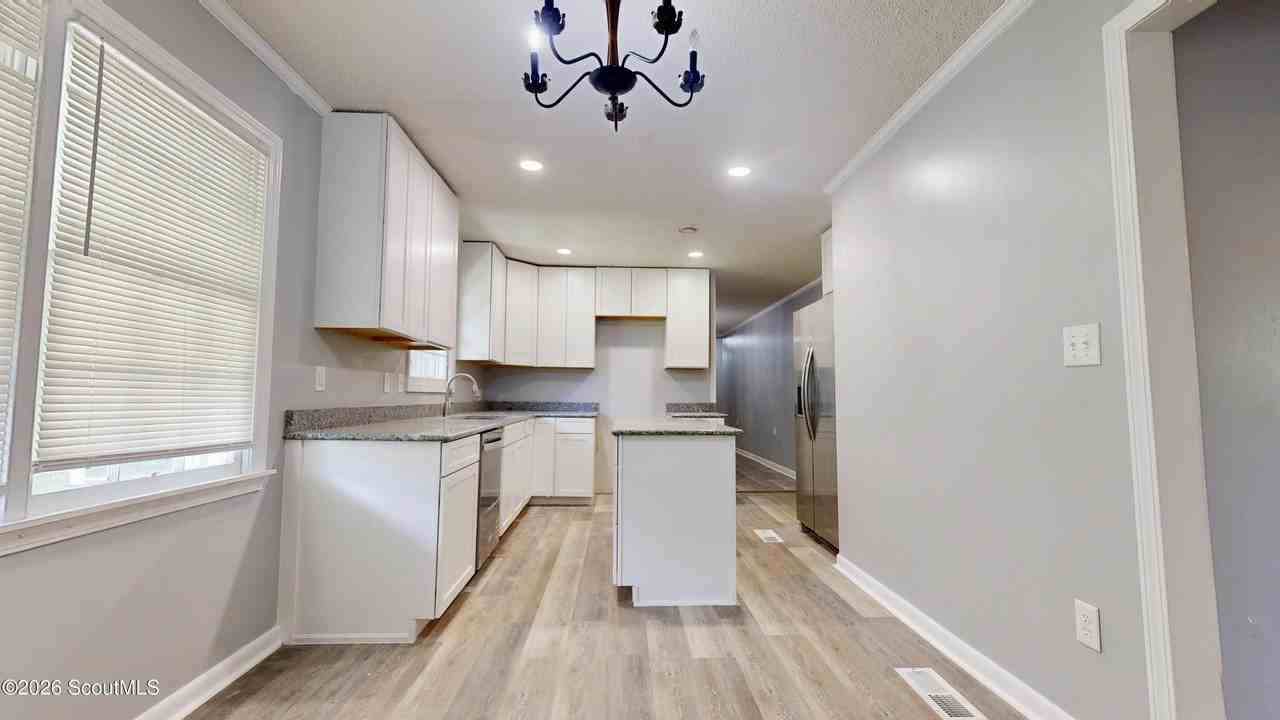 1001 Darling Ave - Photo 5 of 36