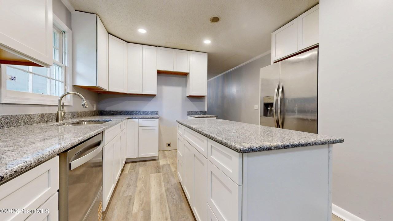1001 Darling Ave - Photo 6 of 36