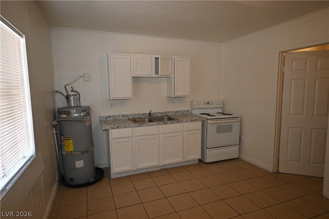 1007 C St #3 - Photo 3 of 11