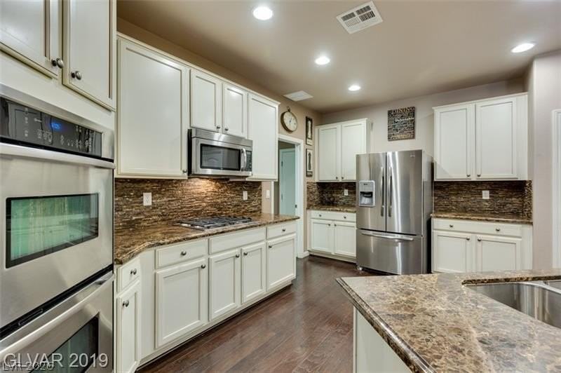 1077 Hickory Park St - Photo 2 of 12