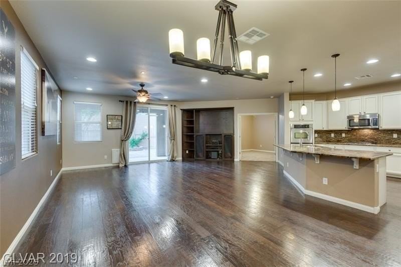 1077 Hickory Park St - Photo 4 of 12