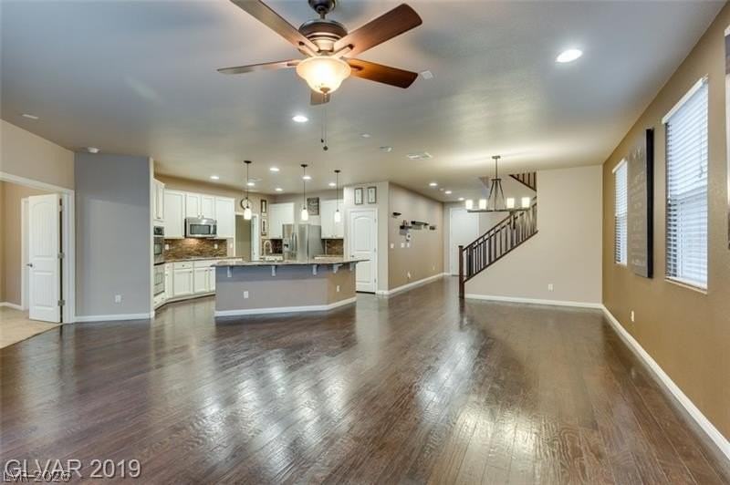 1077 Hickory Park St - Photo 5 of 12