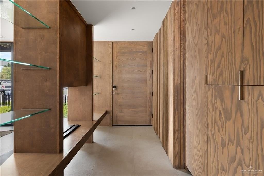 1414 S 7th Ave - Photo 2 of 27