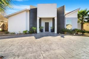 featured image of 800 New Orleans Cir