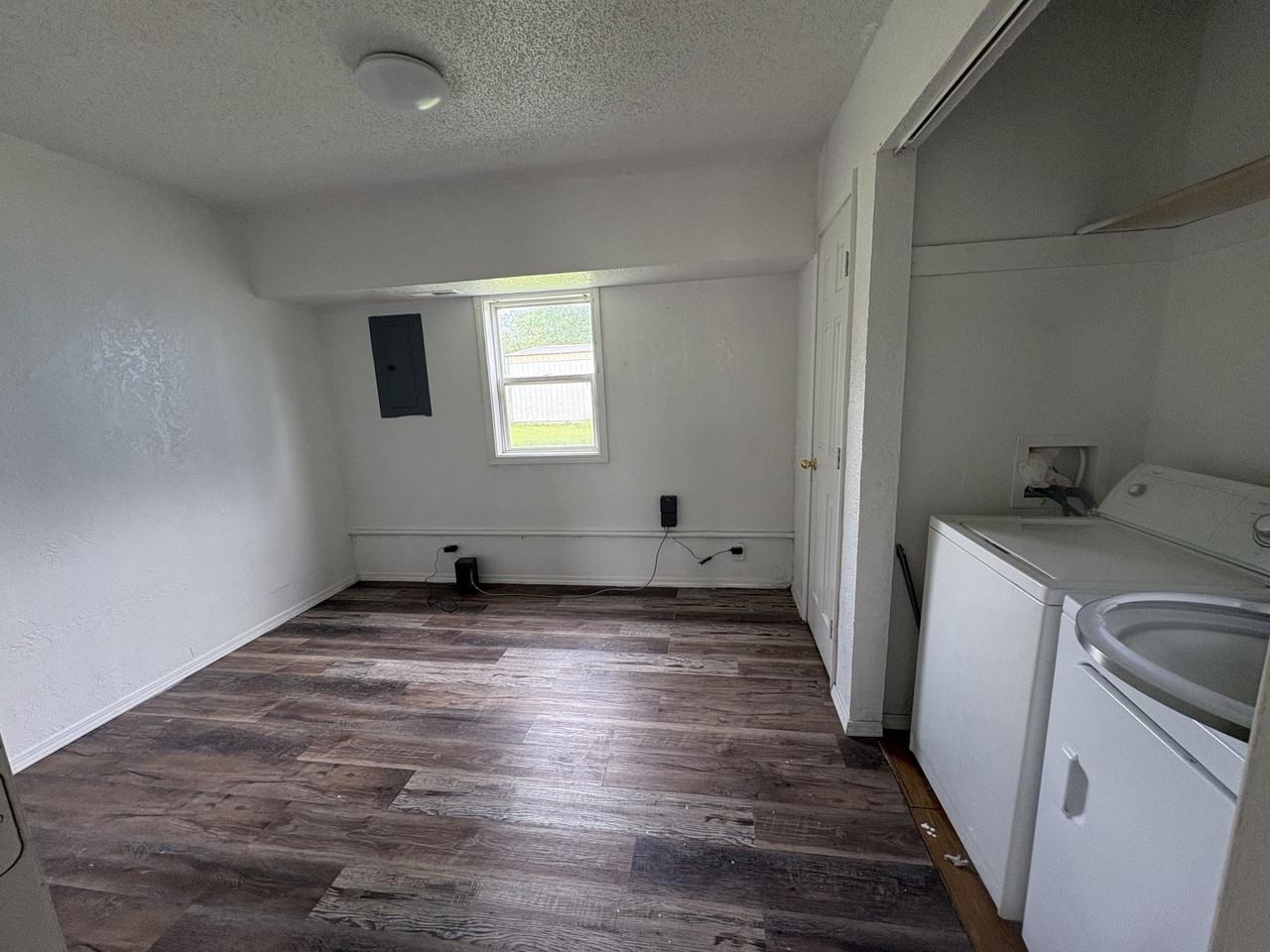 211 W Railroad St #B - Photo 4 of 16