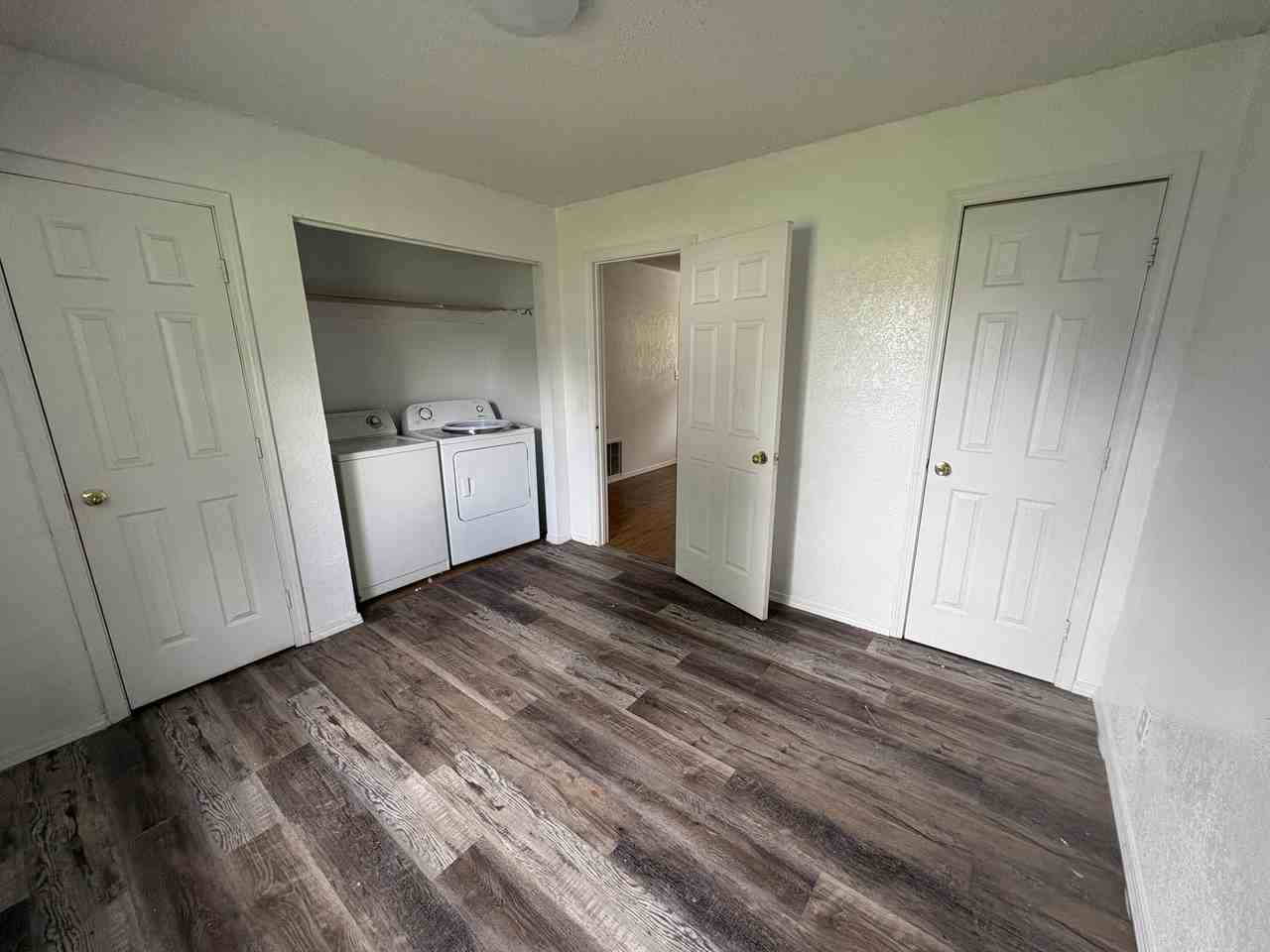 211 W Railroad St #B - Photo 5 of 16