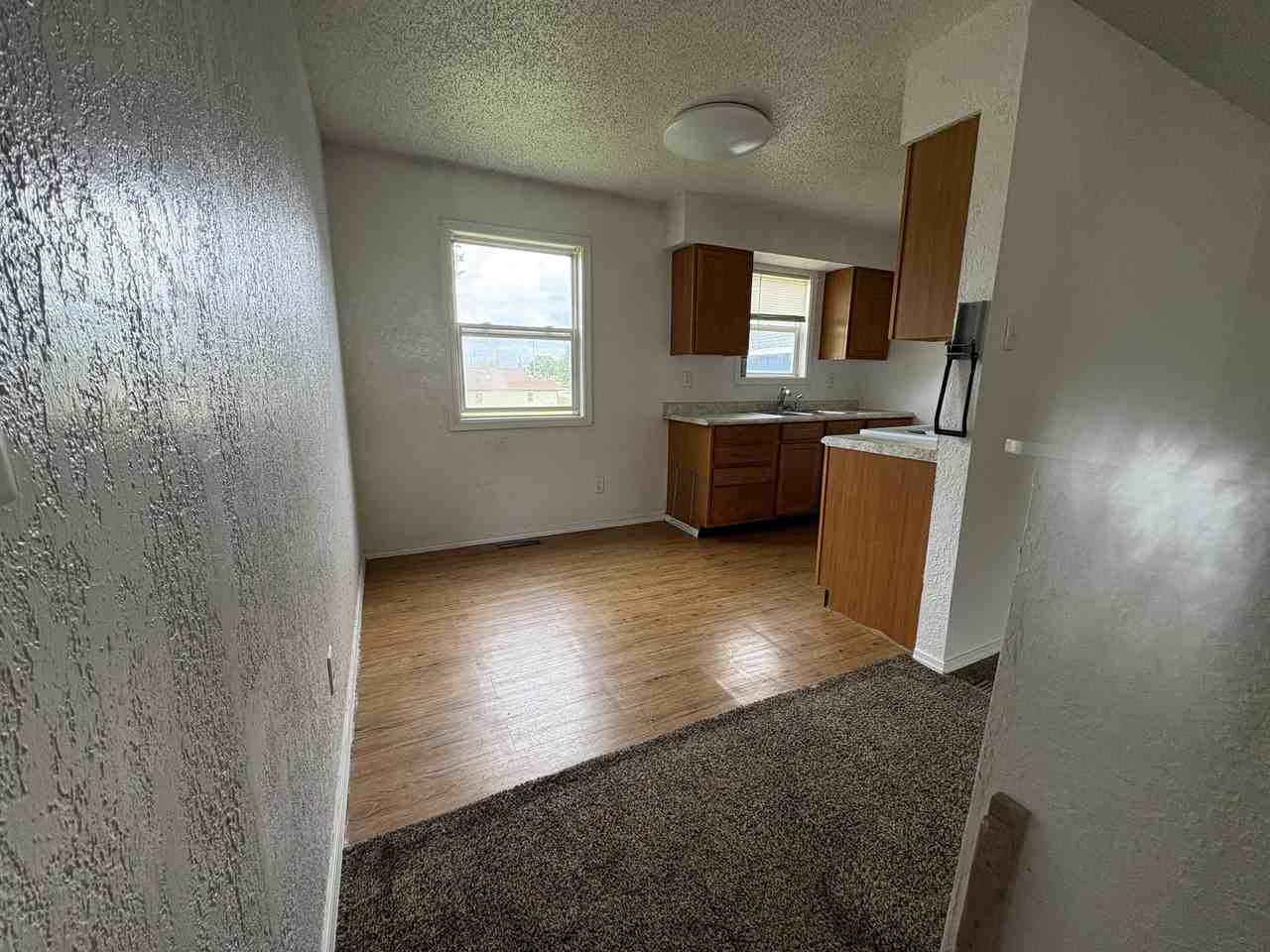 211 W Railroad St #B - Photo 7 of 16