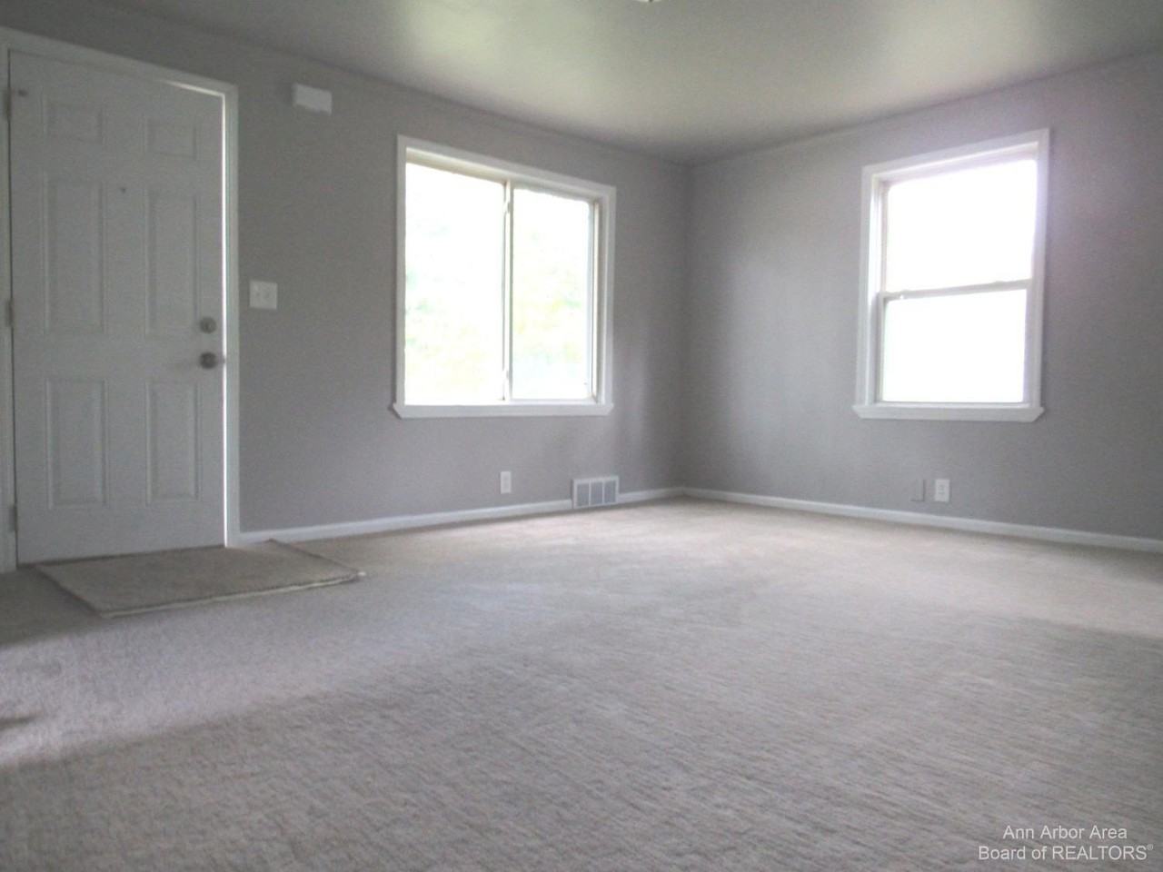 276 Devonshire St - Photo 2 of 9