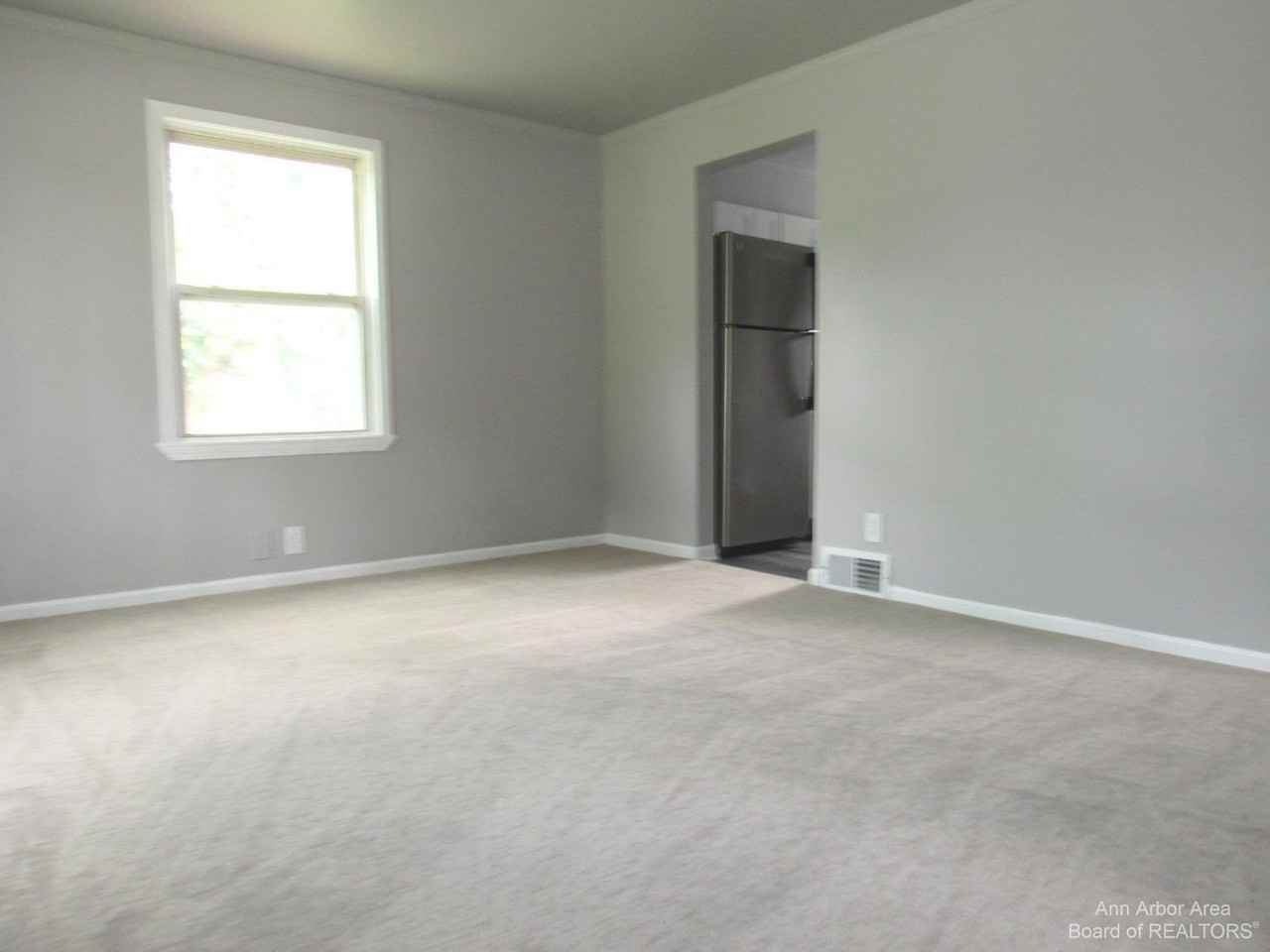 276 Devonshire St - Photo 3 of 9