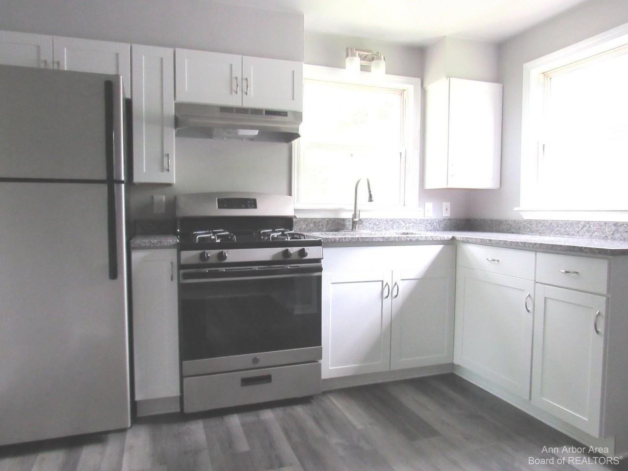 276 Devonshire St - Photo 5 of 9