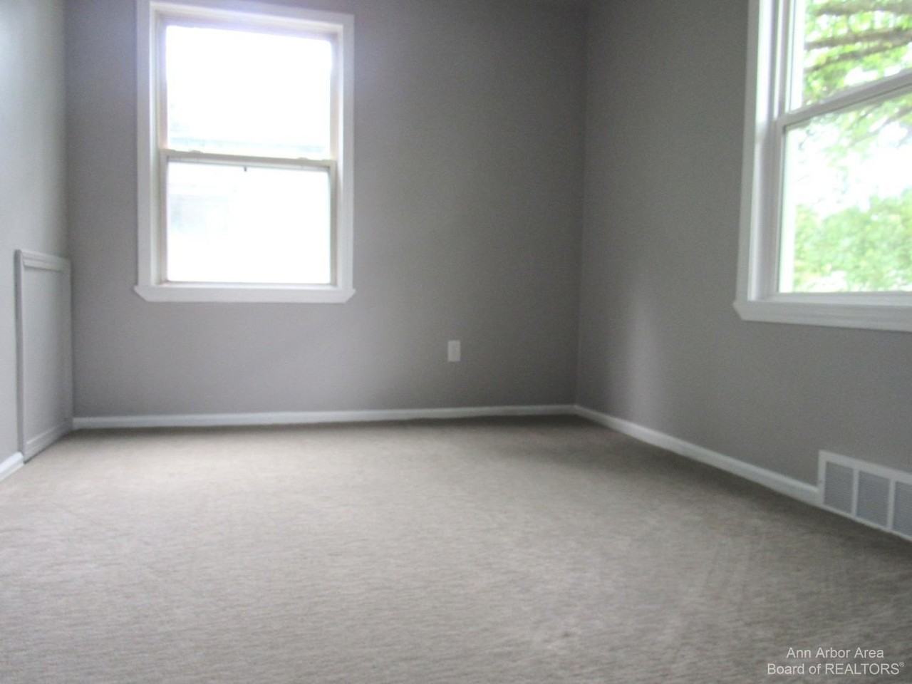 276 Devonshire St - Photo 7 of 9