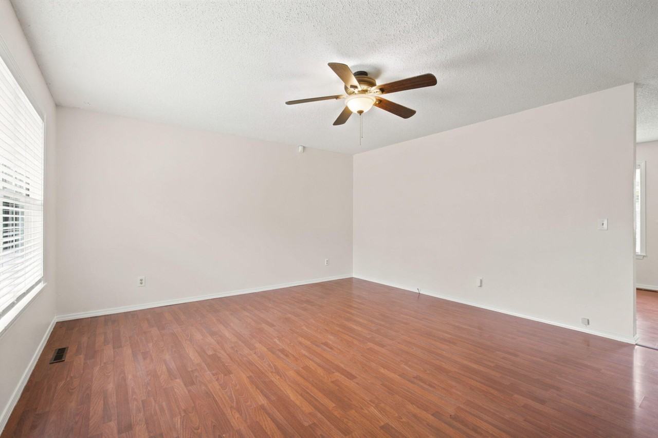 511 E Dyann Dr - Photo 5 of 27