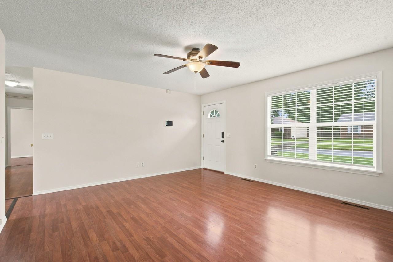 511 E Dyann Dr - Photo 6 of 27