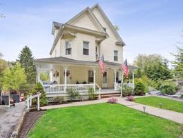 featured image of 196 Mount Kemble Ave