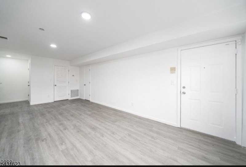 392 College Dr - Photo 3 of 14