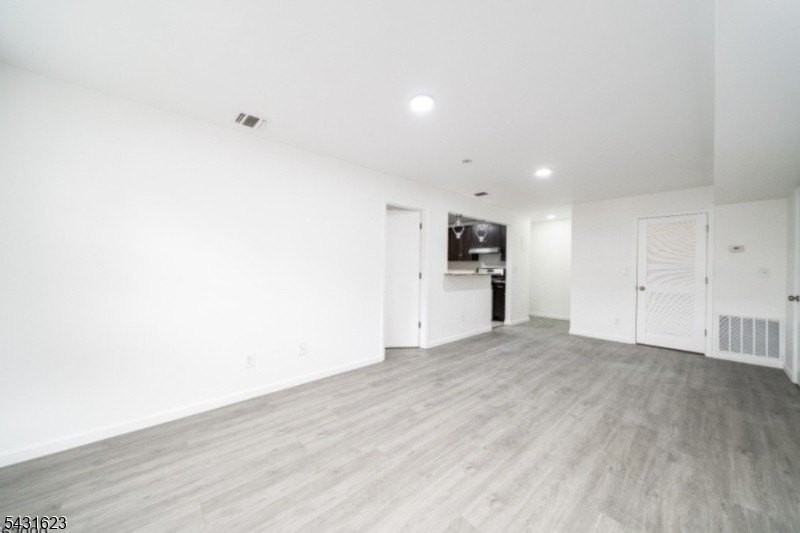 392 College Dr - Photo 4 of 14
