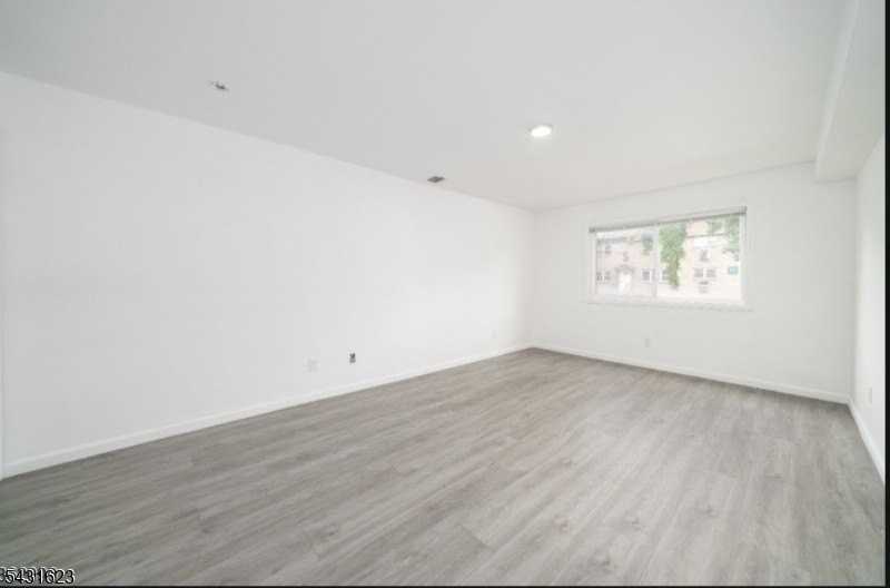 392 College Dr - Photo 7 of 14