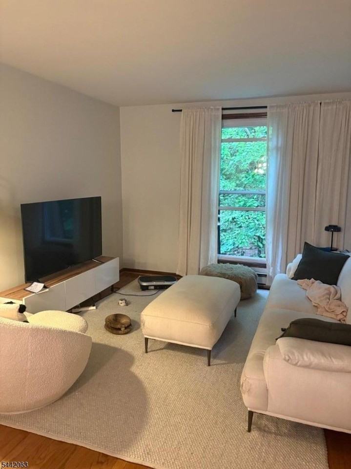 295 Claremont Ave #6 - Photo 2 of 10