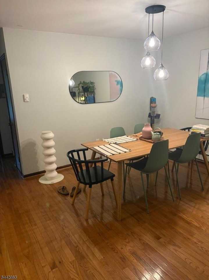 295 Claremont Ave #6 - Photo 5 of 10