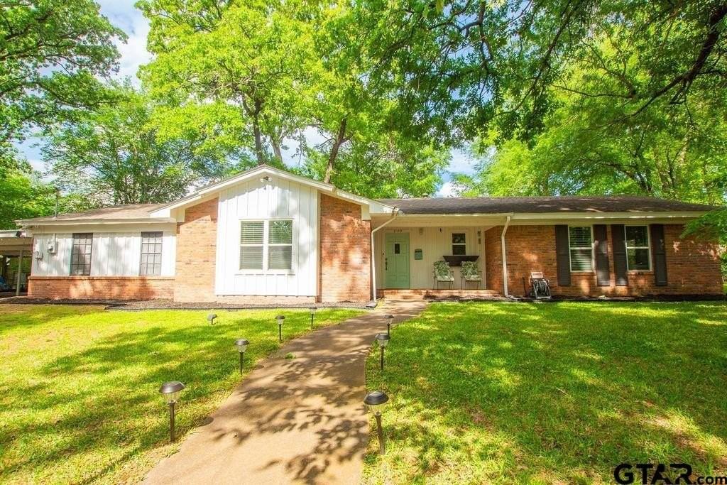 2110 Inwood Cir - Photo 3 of 39
