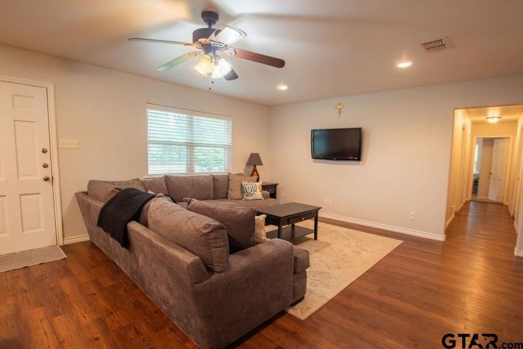 2110 Inwood Cir - Photo 6 of 39