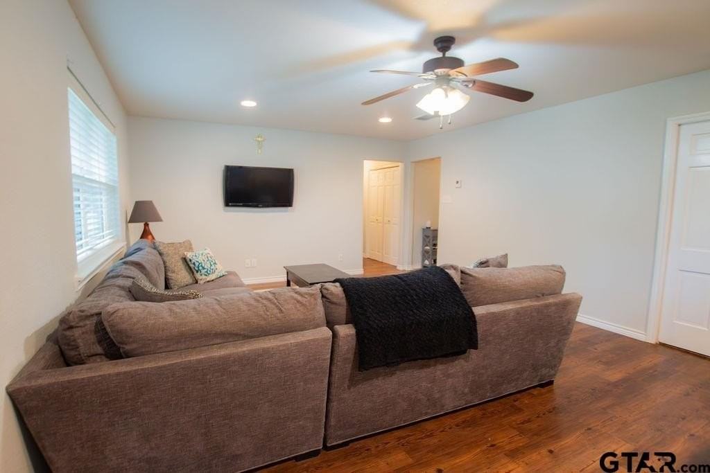 2110 Inwood Cir - Photo 7 of 39