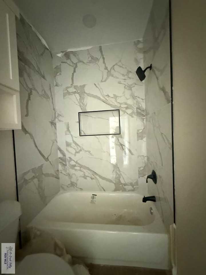 1014 Escondido Ln E - Photo 5 of 18