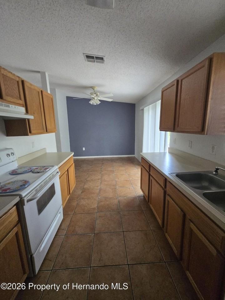 5085 Courtland Rd - Photo 3 of 13
