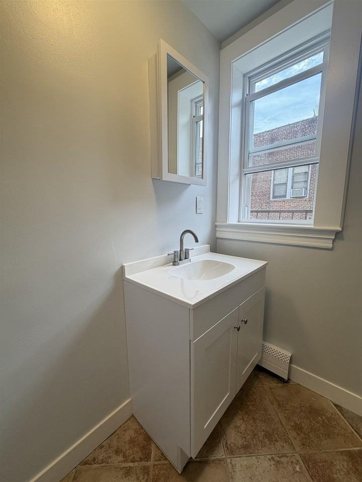 67 W 53rd St - Photo 4 of 7