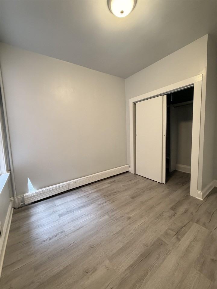 67 W 53rd St - Photo 5 of 7