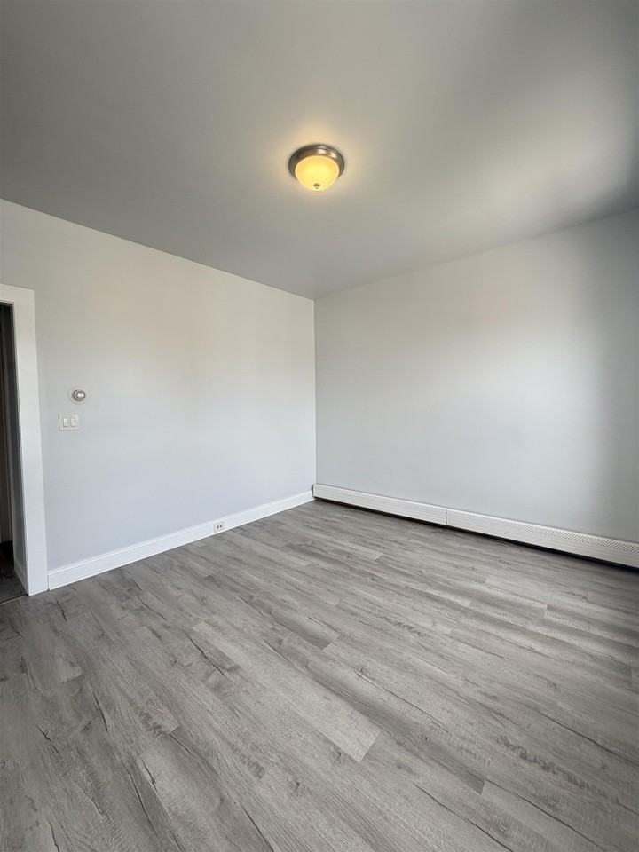 67 W 53rd St - Photo 6 of 7