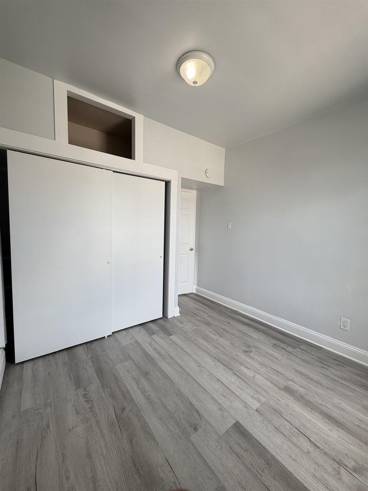 67 W 53rd St - Photo 7 of 7
