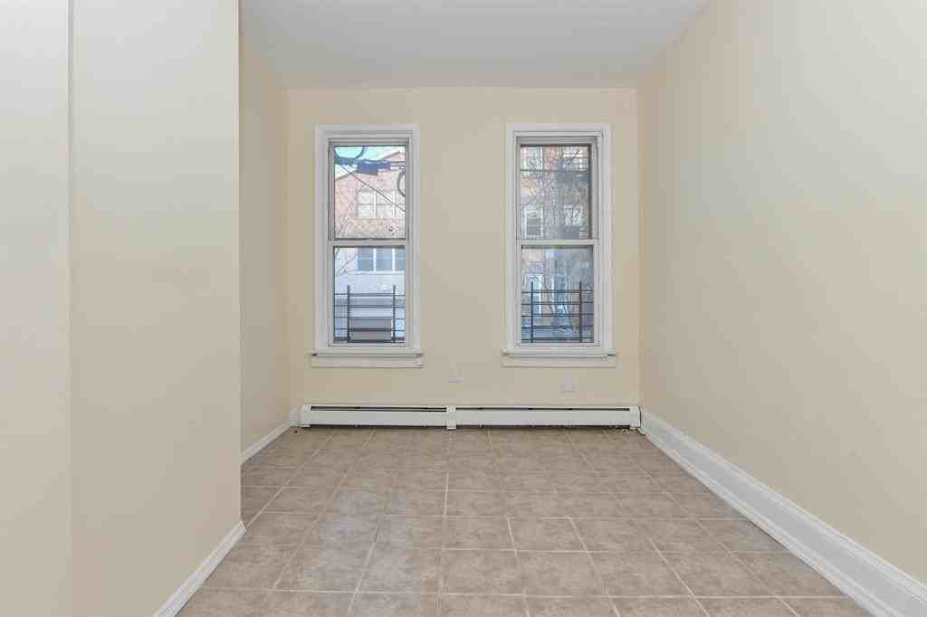 531 28th St #1 - Photo 4 of 21