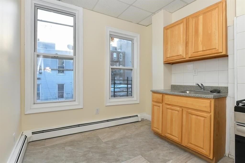 531 28th St #1 - Photo 5 of 21