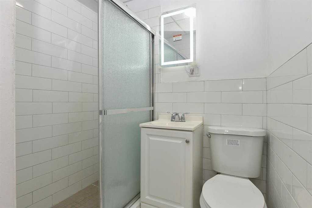 531 28th St #1 - Photo 7 of 21
