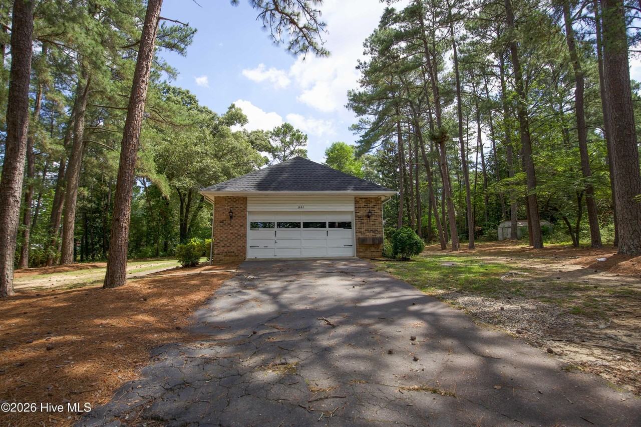 901 Glendale Dr - Photo 3 of 49