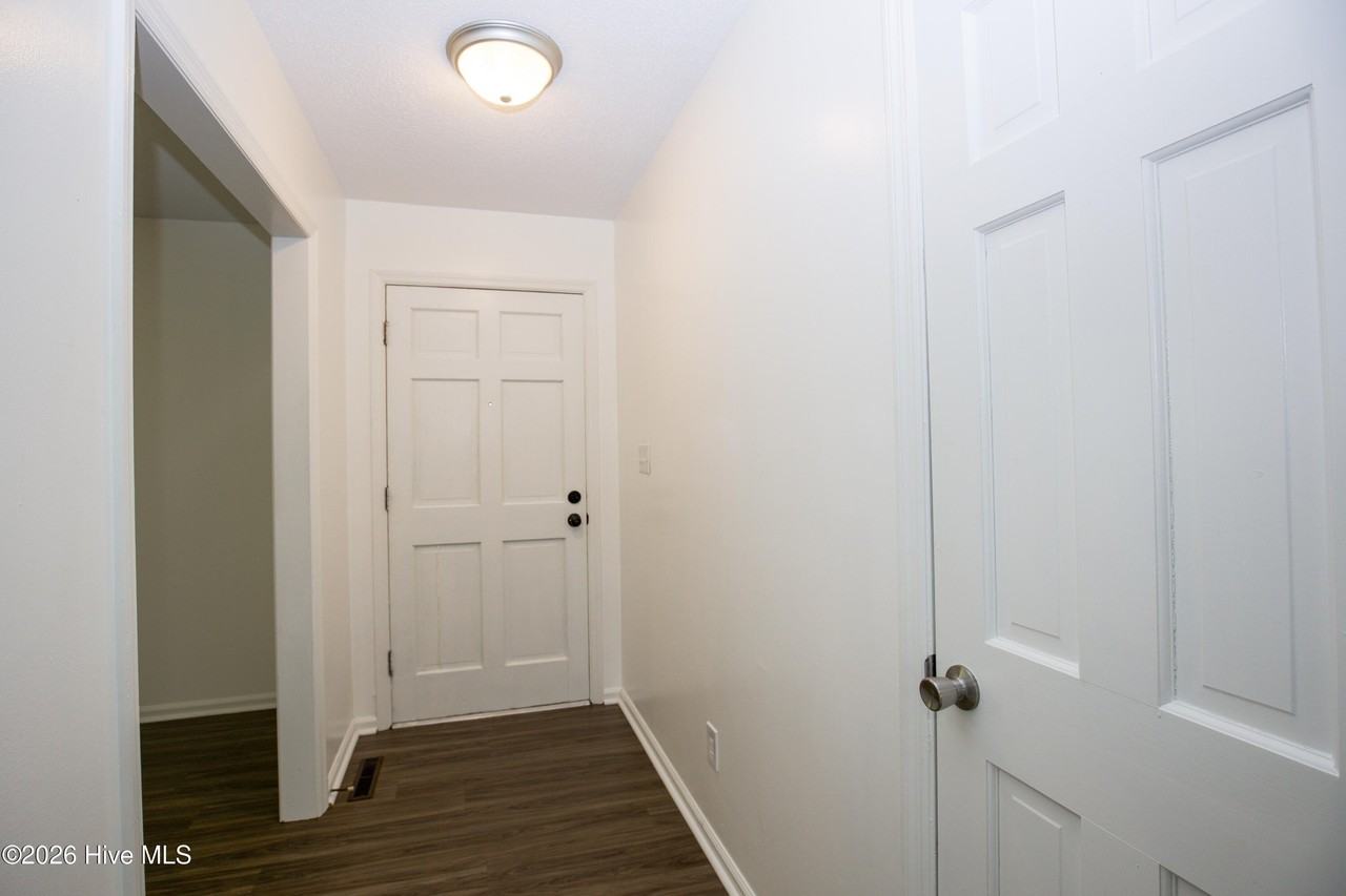 901 Glendale Dr - Photo 4 of 49
