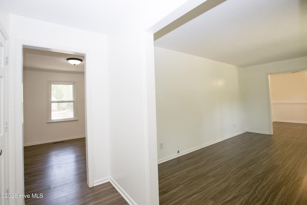 901 Glendale Dr - Photo 5 of 49