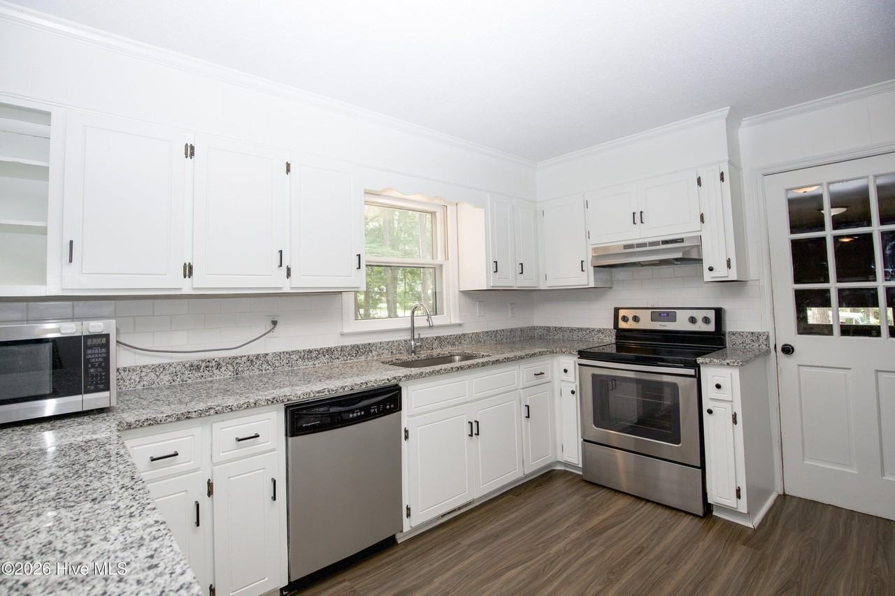901 Glendale Dr - Photo 6 of 49